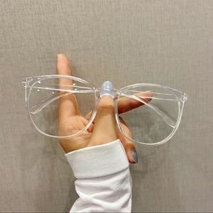 Blue light blocking glasses